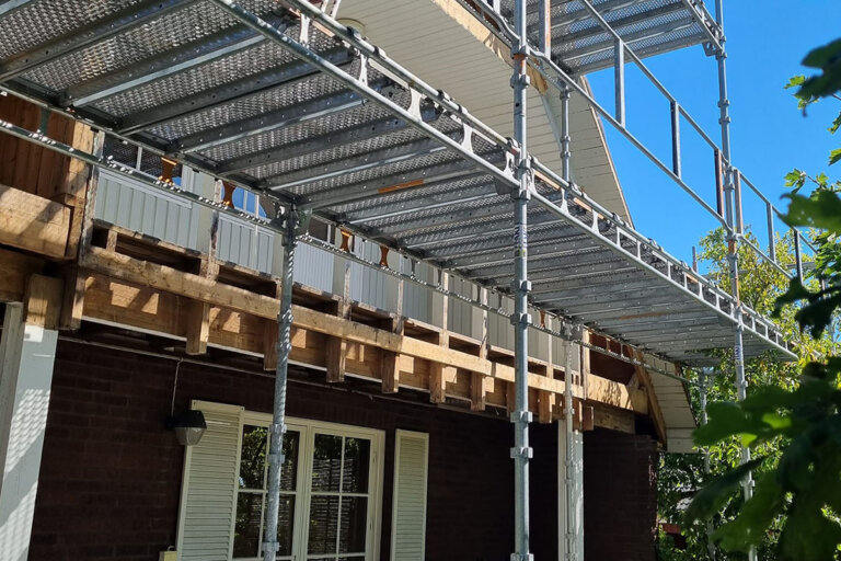 Altan, Tillbyggnad och byggservice